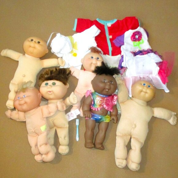 Lot Of 6 Cabbage Patch Kids With  6 Clothes Good Condition - Picture 1 of 7